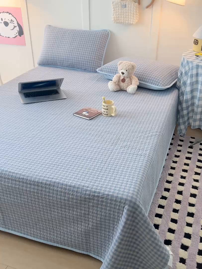 91家纺网 家纺一手货源 找家纺 沐纯家居 2025新款色织水洗棉棉绒（大豆纤维填充）床盖三件套 豆丁-蓝格