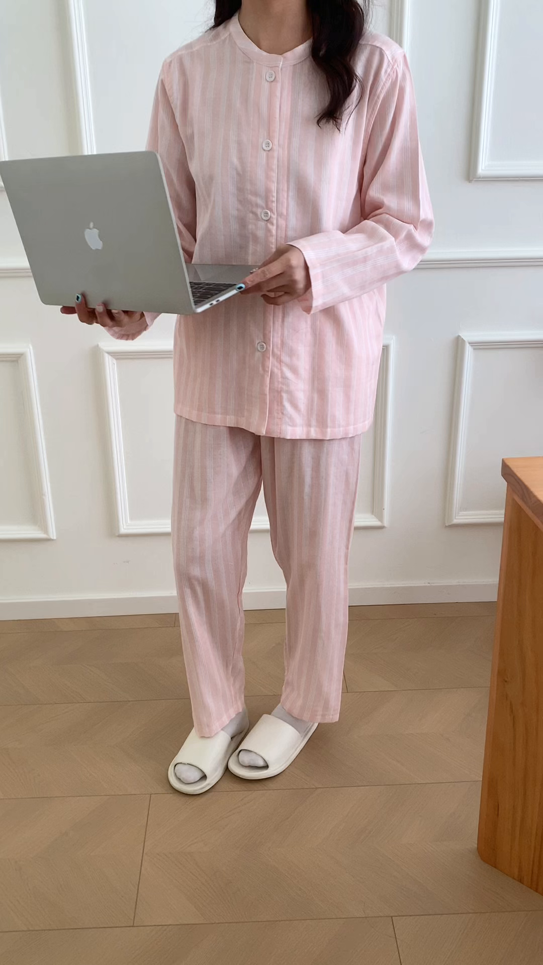 91家纺网 家纺一手货源 找家纺 观月轩家纺 2025新款全棉纯棉60支双层纱系列家居服 女款-粉白条