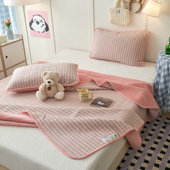 91家纺网 家纺一手货源 找家纺 沐纯家居 2025新款色织水洗棉棉绒（大豆纤维填充）床盖三件套 柠檬-粉