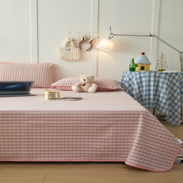 91家纺网 家纺一手货源 找家纺 沐纯家居 2025新款色织水洗棉棉绒（大豆纤维填充）床盖三件套 柠檬-粉