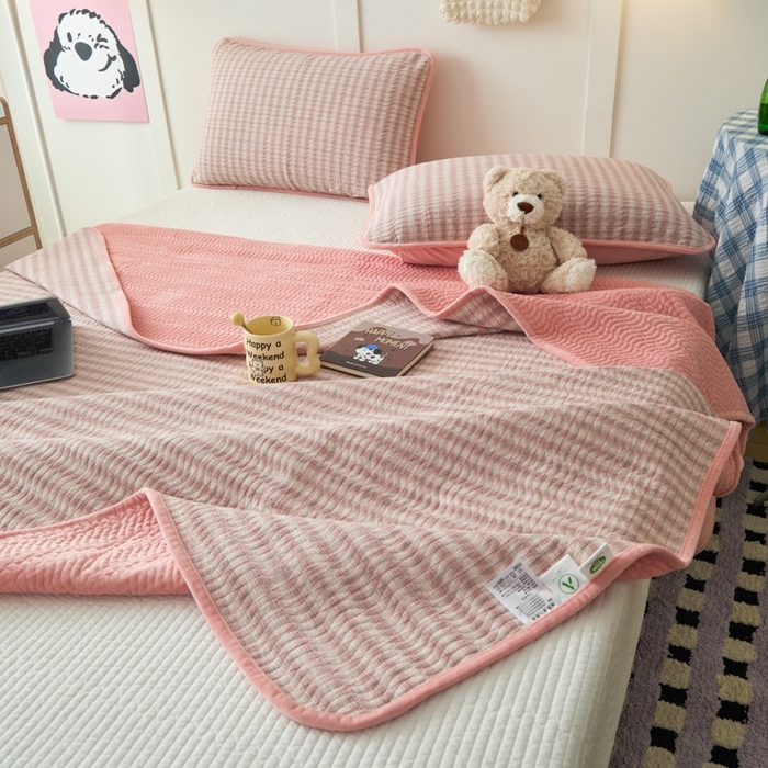 91家纺网 家纺一手货源 找家纺 沐纯家居 2025新款色织水洗棉棉绒（大豆纤维填充）床盖三件套 柠檬-粉