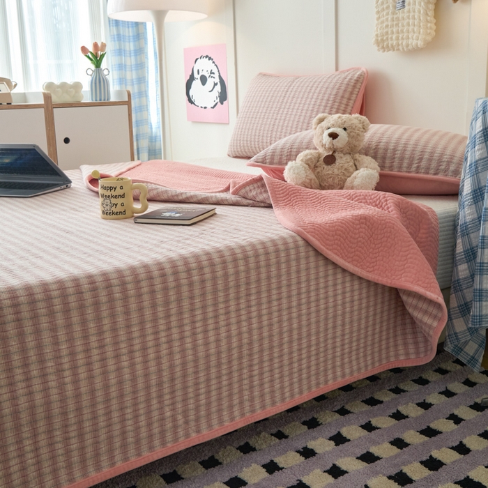 91家纺网 家纺一手货源 找家纺 沐纯家居 2025新款色织水洗棉棉绒（大豆纤维填充）床盖三件套 柠檬-粉