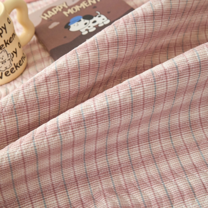 91家纺网 家纺一手货源 找家纺 沐纯家居 2025新款色织水洗棉棉绒（大豆纤维填充）床盖三件套 柠檬-粉