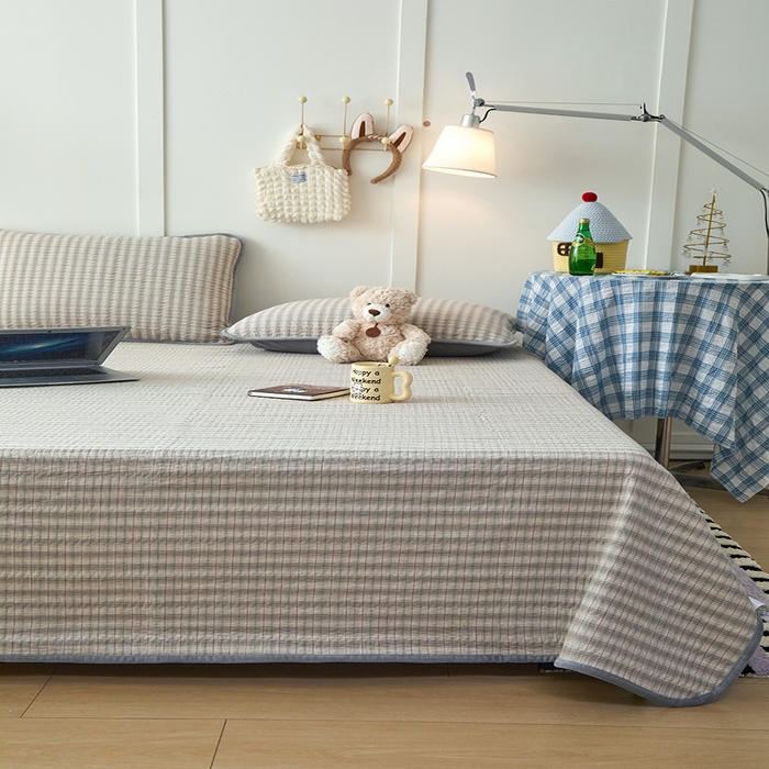 91家纺网 家纺一手货源 找家纺 沐纯家居 2025新款色织水洗棉棉绒（大豆纤维填充）床盖三件套 柠檬-灰