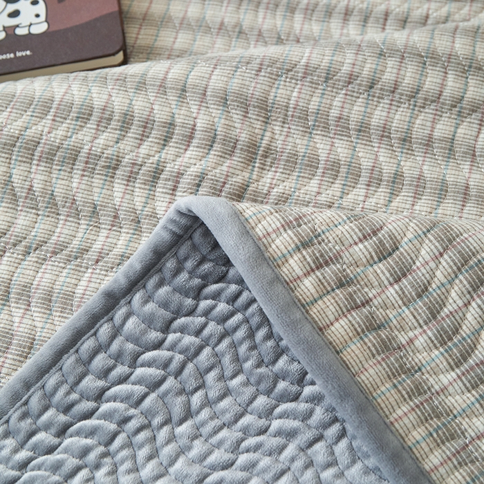 91家纺网 家纺一手货源 找家纺 沐纯家居 2025新款色织水洗棉棉绒（大豆纤维填充）床盖三件套 柠檬-灰