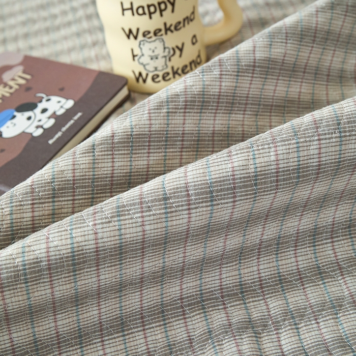 91家纺网 家纺一手货源 找家纺 沐纯家居 2025新款色织水洗棉棉绒（大豆纤维填充）床盖三件套 柠檬-灰