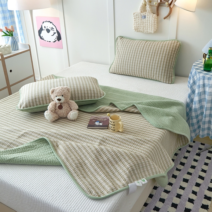 91家纺网 家纺一手货源 找家纺 沐纯家居 2025新款色织水洗棉棉绒（大豆纤维填充）床盖三件套 柠檬-绿