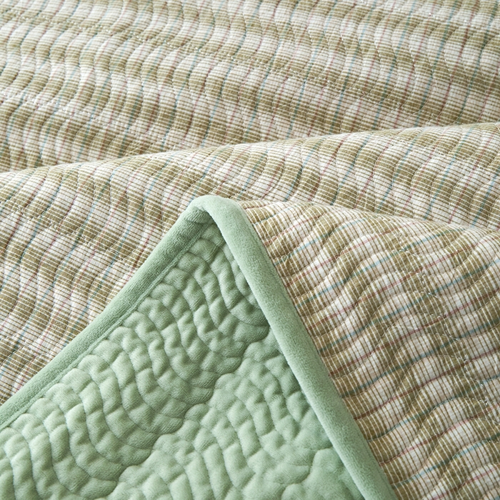 91家纺网 家纺一手货源 找家纺 沐纯家居 2025新款色织水洗棉棉绒（大豆纤维填充）床盖三件套 柠檬-绿