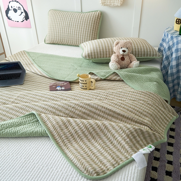 91家纺网 家纺一手货源 找家纺 沐纯家居 2025新款色织水洗棉棉绒（大豆纤维填充）床盖三件套 柠檬-绿