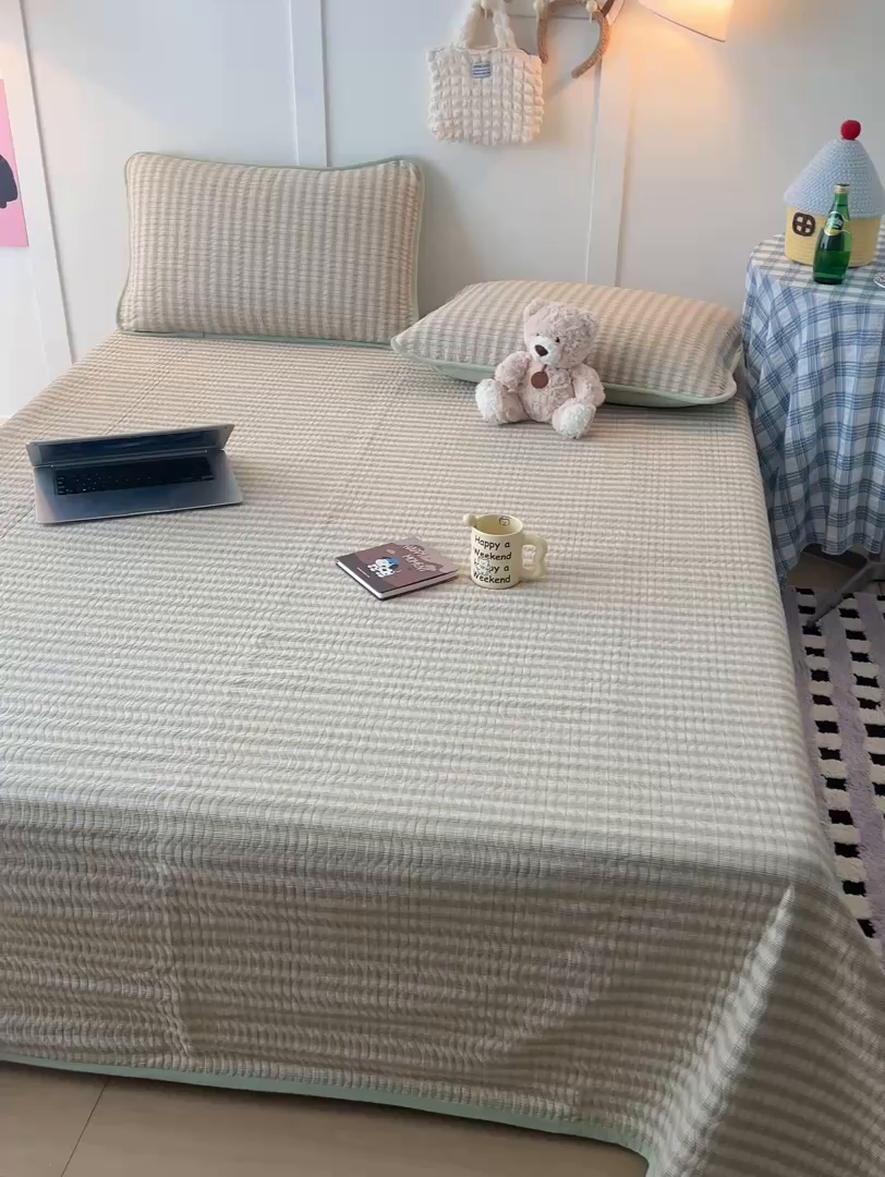 91家纺网 家纺一手货源 找家纺 沐纯家居 2025新款色织水洗棉棉绒（大豆纤维填充）床盖三件套 柠檬-绿