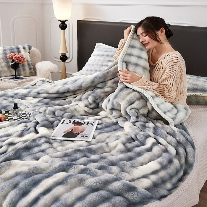 91家纺网 家纺一手货源 找家纺 （总）悦织湾家纺 2025新款仿兔毛绒托斯仿兔毛绒毛毯纯色印花牛奶绒休闲盖毯午睡小毯子