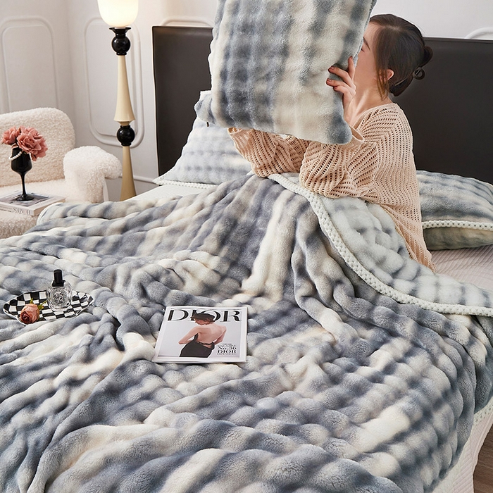 91家纺网 家纺一手货源 找家纺 （总）悦织湾家纺 2025新款仿兔毛绒托斯仿兔毛绒毛毯纯色印花牛奶绒休闲盖毯午睡小毯子