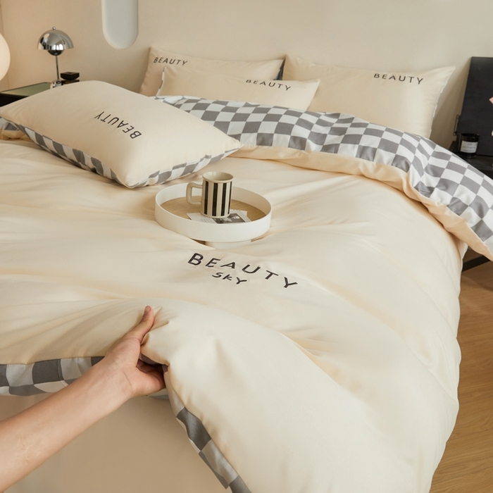 91家纺网 家纺一手货源 找家纺 麦空家居 2025新款水洗棉刺绣四件套-布丁（棋盘格） 奶昔白