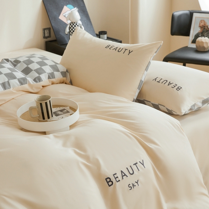 91家纺网 家纺一手货源 找家纺 麦空家居 2025新款水洗棉刺绣四件套-布丁（棋盘格） 奶昔白