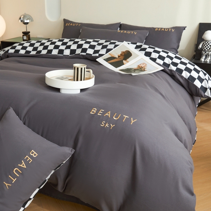 91家纺网 家纺一手货源 找家纺 麦空家居 2025新款水洗棉刺绣四件套-布丁（棋盘格） 绅士灰