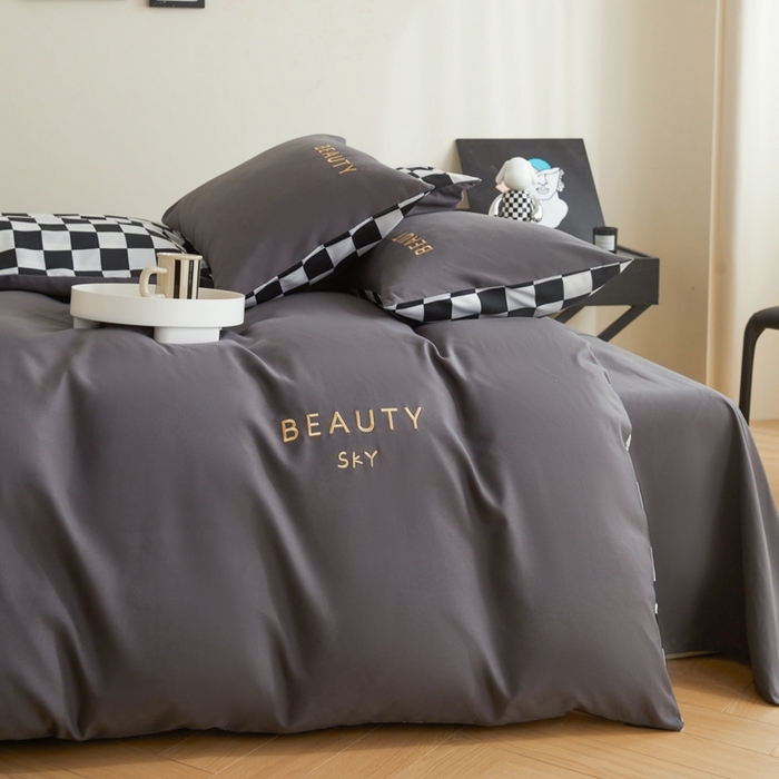 91家纺网 家纺一手货源 找家纺 麦空家居 2025新款水洗棉刺绣四件套-布丁（棋盘格） 绅士灰