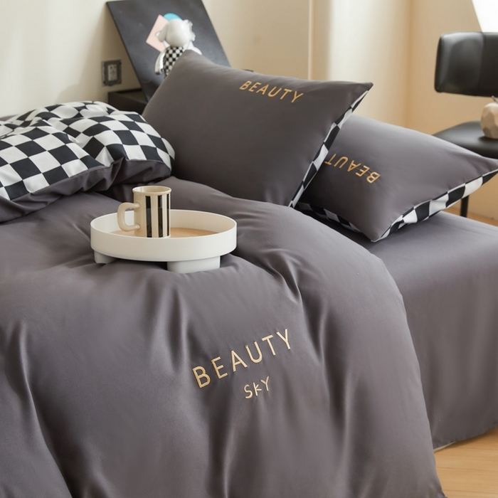 91家纺网 家纺一手货源 找家纺 麦空家居 2025新款水洗棉刺绣四件套-布丁（棋盘格） 绅士灰