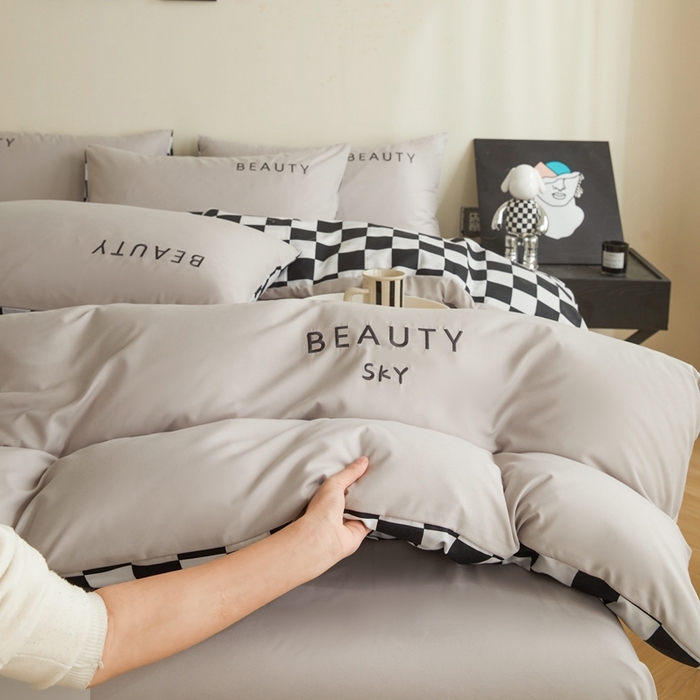 91家纺网 家纺一手货源 找家纺 麦空家居 2025新款水洗棉刺绣四件套-布丁（棋盘格） 高山灰