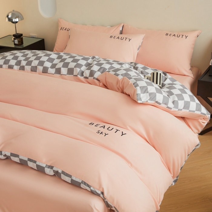 91家纺网 家纺一手货源 找家纺 麦空家居 2025新款水洗棉刺绣四件套-布丁（棋盘格） 奶油粉