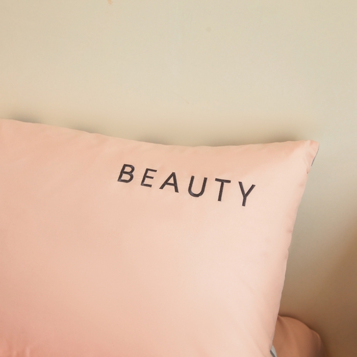 91家纺网 家纺一手货源 找家纺 麦空家居 2025新款水洗棉刺绣四件套-布丁（棋盘格） 奶油粉