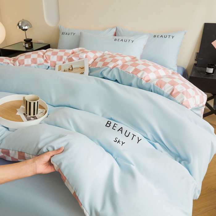 91家纺网 家纺一手货源 找家纺 麦空家居 2025新款水洗棉刺绣四件套-布丁（棋盘格） 天空兰