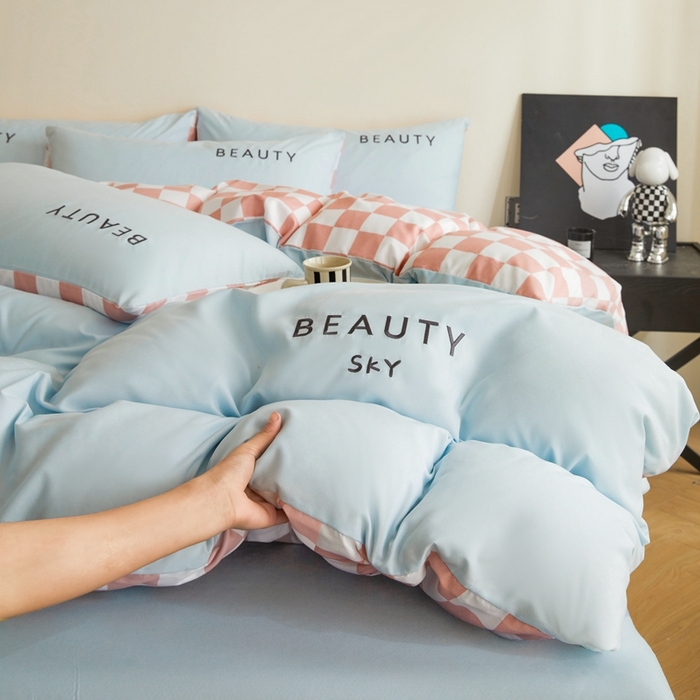 91家纺网 家纺一手货源 找家纺 麦空家居 2025新款水洗棉刺绣四件套-布丁（棋盘格） 天空兰