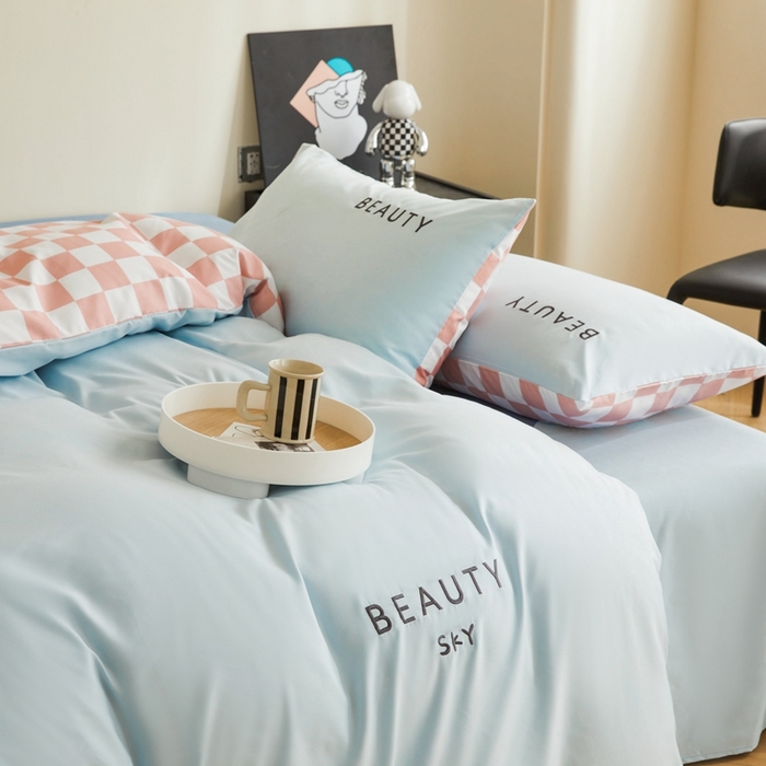 91家纺网 家纺一手货源 找家纺 麦空家居 2025新款水洗棉刺绣四件套-布丁（棋盘格） 天空兰