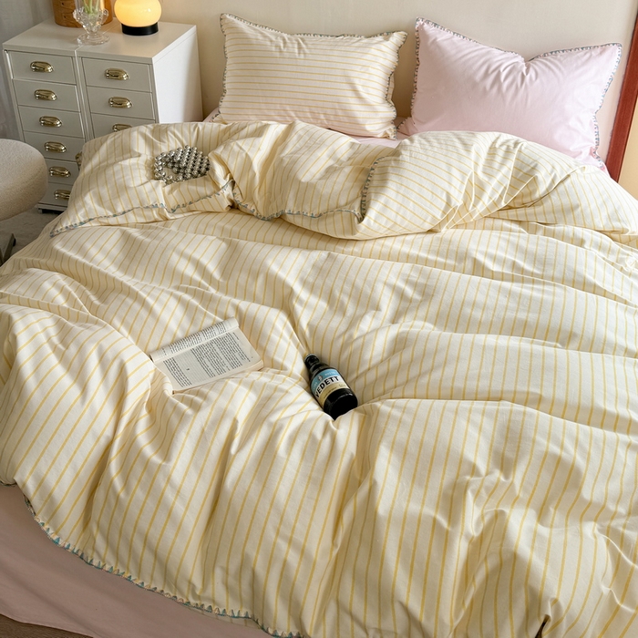 91家纺网 家纺一手货源 找家纺 艾莱家纺 2025新款七彩贝壳全棉加厚超柔磨毛四件套 幻珊-黄粉中条