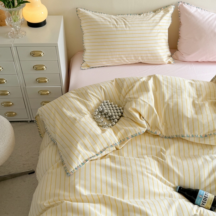 91家纺网 家纺一手货源 找家纺 艾莱家纺 2025新款七彩贝壳全棉加厚超柔磨毛四件套 幻珊-黄粉中条