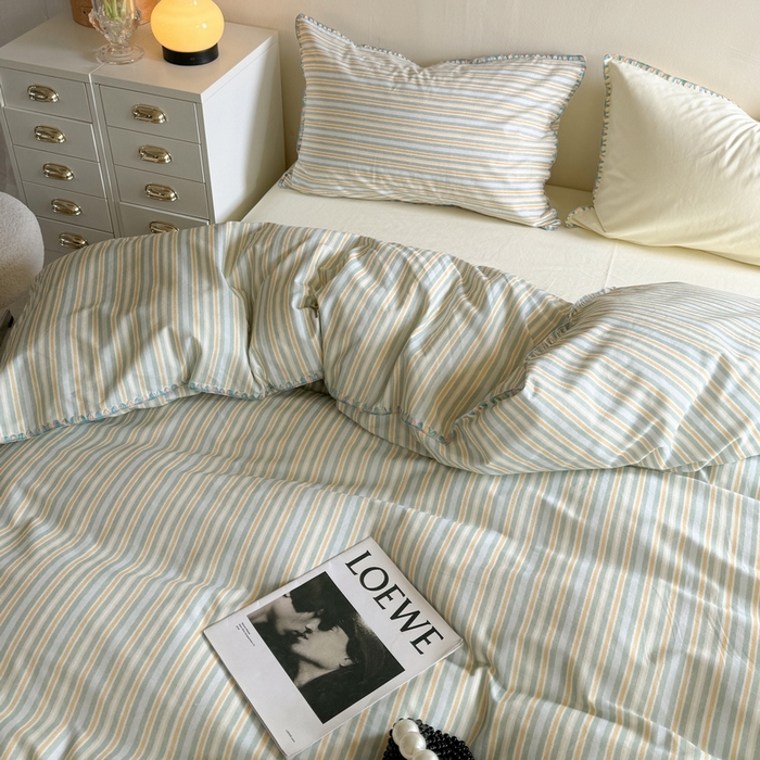 91家纺网 家纺一手货源 找家纺 艾莱家纺 2025新款七彩贝壳全棉加厚超柔磨毛四件套 幻珊-黄细条