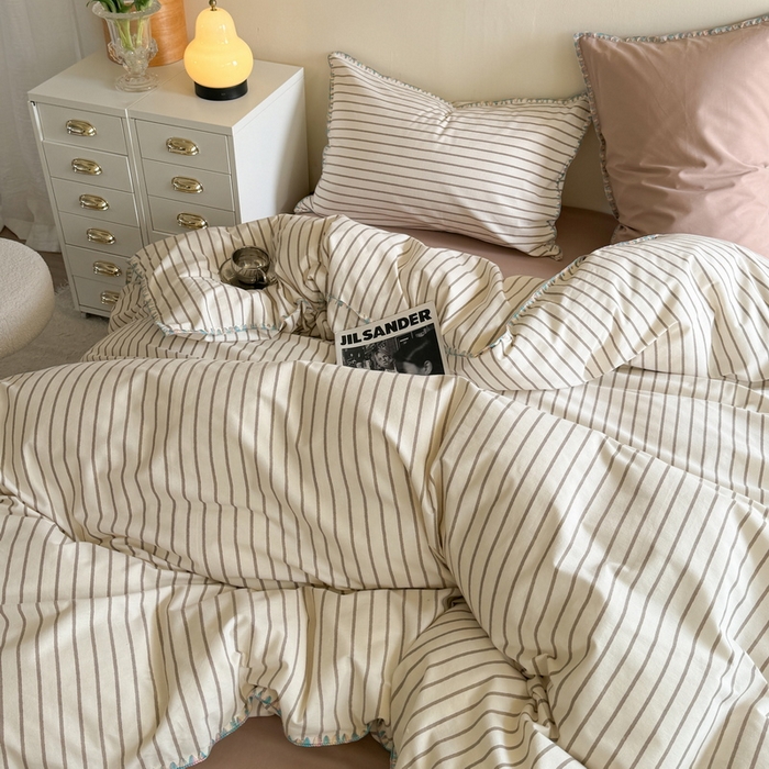 91家纺网 家纺一手货源 找家纺 艾莱家纺 2025新款七彩贝壳全棉加厚超柔磨毛四件套 幻珊-咖中条