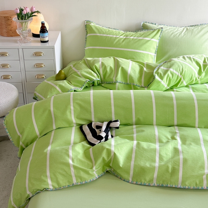 91家纺网 家纺一手货源 找家纺 艾莱家纺 2025新款七彩贝壳全棉加厚超柔磨毛四件套 幻珊-绿宽条