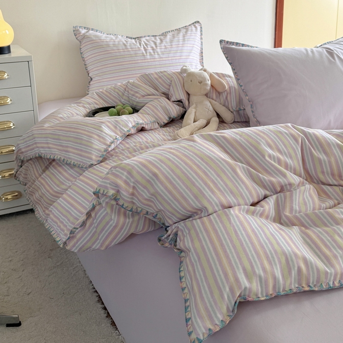 91家纺网 家纺一手货源 找家纺 艾莱家纺 2025新款七彩贝壳全棉加厚超柔磨毛四件套 幻珊-紫细条