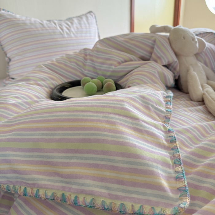 91家纺网 家纺一手货源 找家纺 艾莱家纺 2025新款七彩贝壳全棉加厚超柔磨毛四件套 幻珊-紫细条