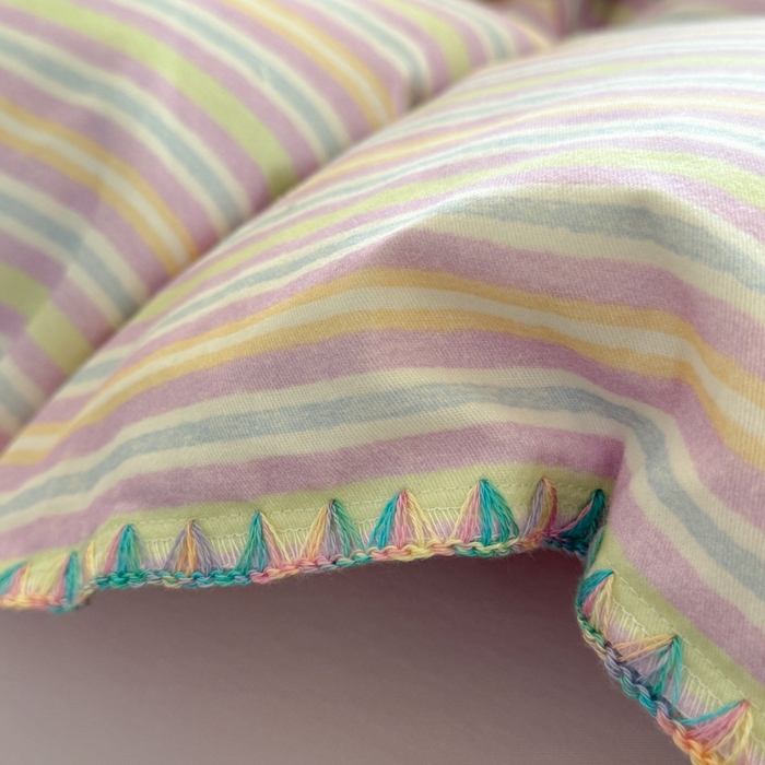 91家纺网 家纺一手货源 找家纺 艾莱家纺 2025新款七彩贝壳全棉加厚超柔磨毛四件套 幻珊-紫细条