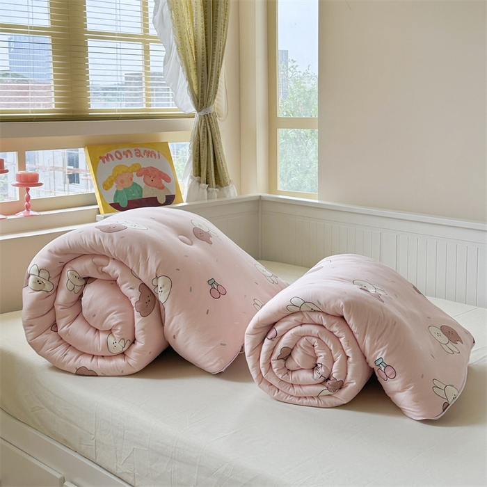 91家纺网 家纺一手货源 找家纺 暖生活 2025新款牛奶针织棉四季被冬被 好朋友