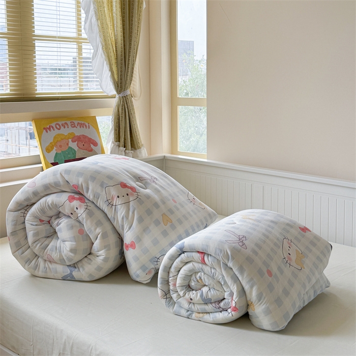 91家纺网 家纺一手货源 找家纺 暖生活 2025新款牛奶针织棉四季被冬被 蓝格凯蒂