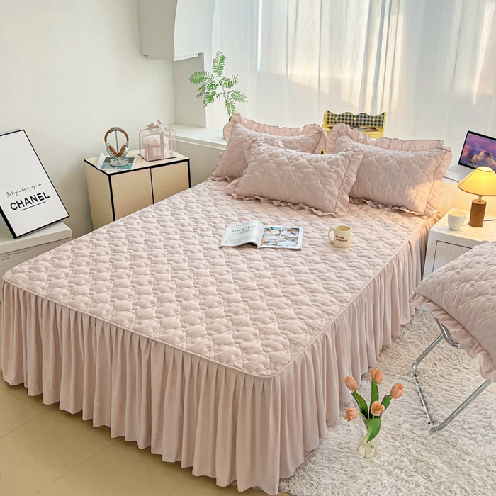 91家纺网 家纺一手货源 找家纺 鼎丰家纺 2025新款纯色高克重水洗棉夹棉床裙-曼可 曼可-浅粉