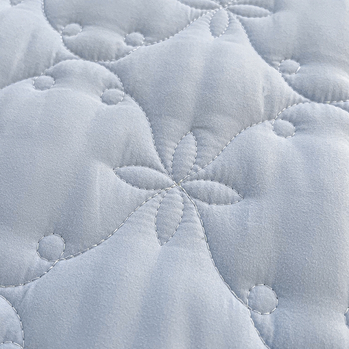 91家纺网 家纺一手货源 找家纺 鼎丰家纺 2025新款纯色高克重水洗棉夹棉床裙-曼可 曼可-浅蓝