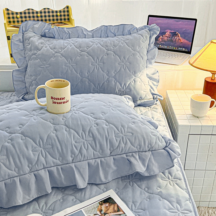 91家纺网 家纺一手货源 找家纺 鼎丰家纺 2025新款纯色高克重水洗棉夹棉床裙-曼可 曼可-浅蓝