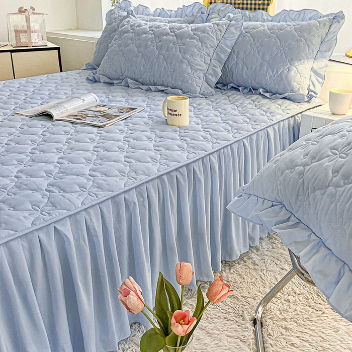 91家纺网 家纺一手货源 找家纺 鼎丰家纺 2025新款纯色高克重水洗棉夹棉床裙-曼可 曼可-浅蓝