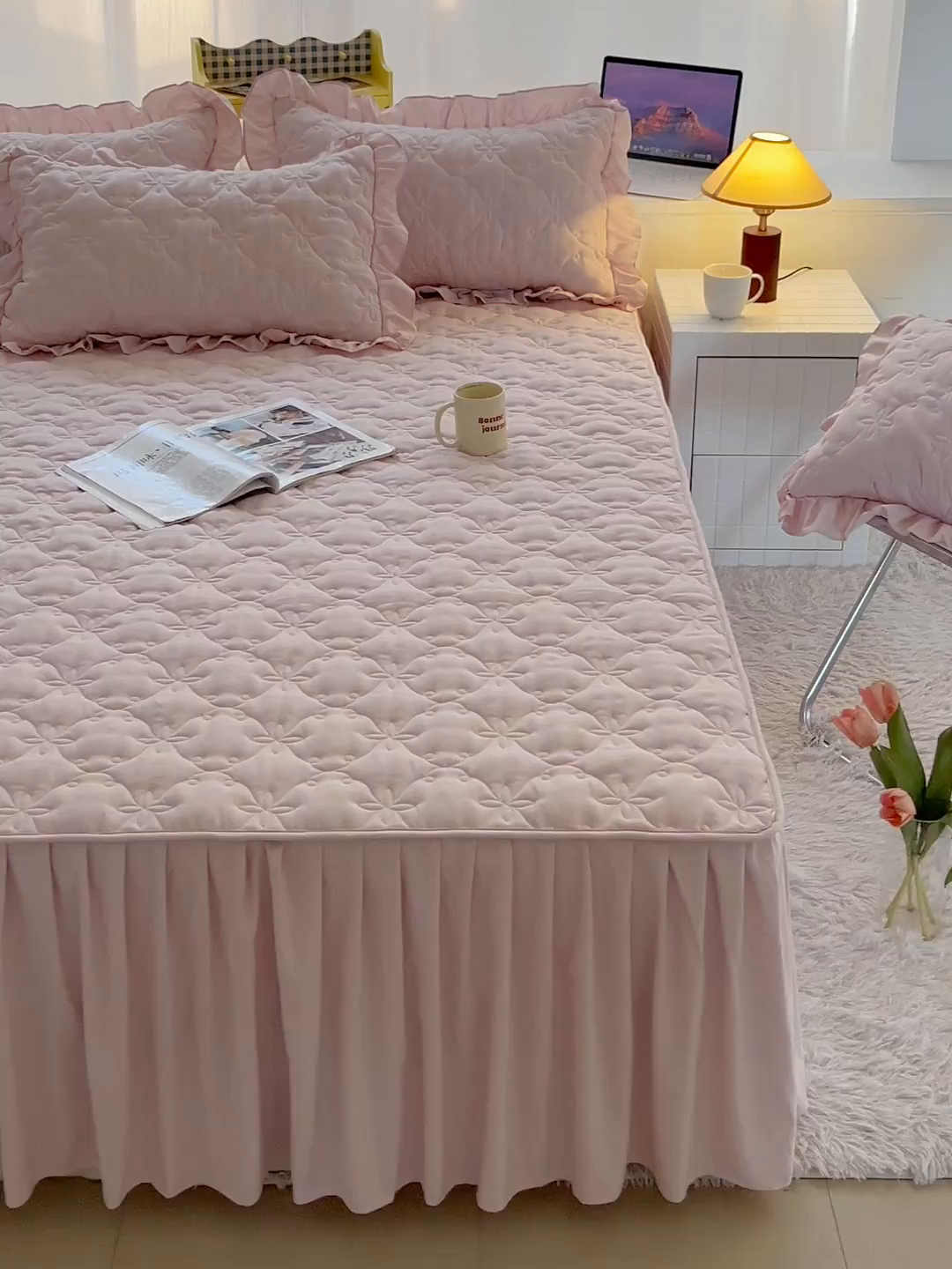 91家纺网 家纺一手货源 找家纺 鼎丰家纺 2025新款纯色高克重水洗棉夹棉床裙-曼可 曼可-浅粉