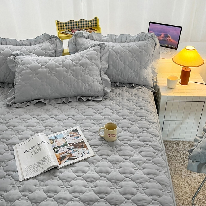 91家纺网 家纺一手货源 找家纺 鼎丰家纺 2025新款纯色高克重水洗棉夹棉床裙-曼可 曼可-灰色