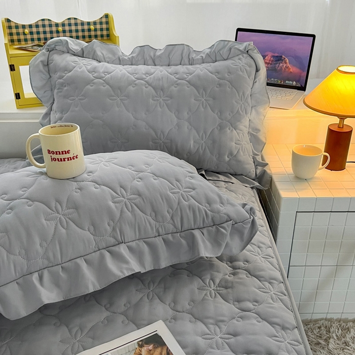 91家纺网 家纺一手货源 找家纺 鼎丰家纺 2025新款纯色高克重水洗棉夹棉床裙-曼可 曼可-灰色