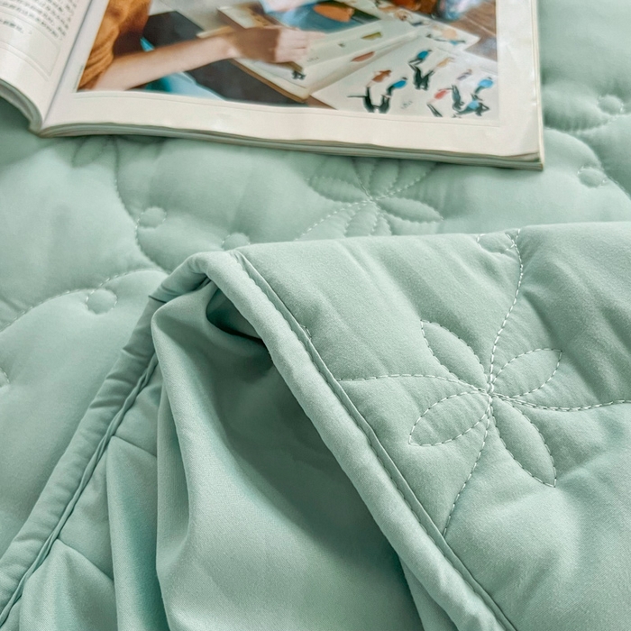 91家纺网 家纺一手货源 找家纺 鼎丰家纺 2025新款纯色高克重水洗棉夹棉床裙-曼可 曼可-浅绿