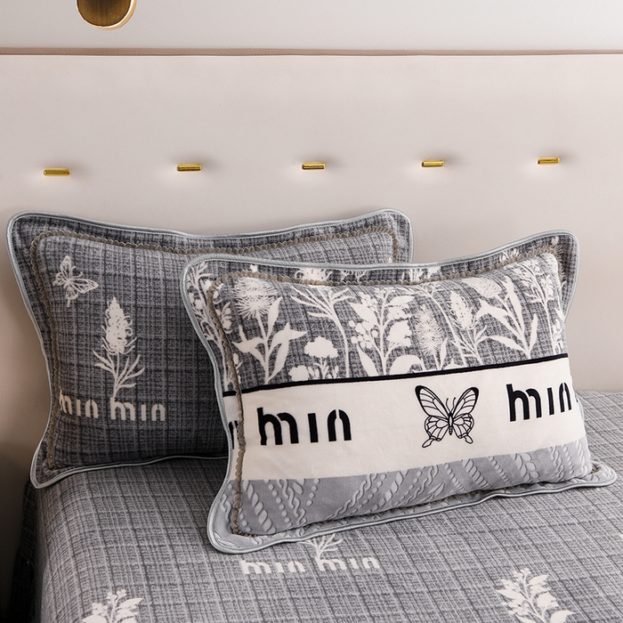 91家纺网 家纺一手货源 找家纺 晚静 2025新牛奶绒印花单被套法莱绒金貂被套单件180克全尺寸被套 蝶恋花