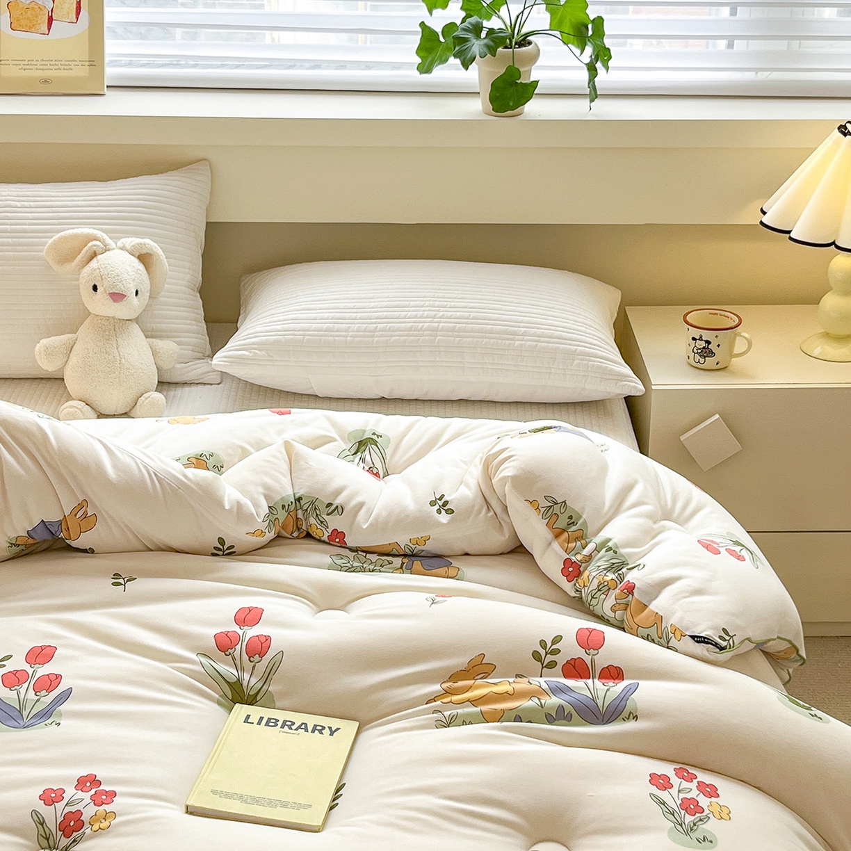 91家纺网 家纺一手货源 找家纺 暖生活 2025新款牛奶针织棉四季被冬被 花丛兔