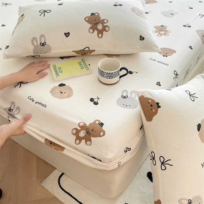 91家纺网 家纺一手货源 找家纺 鼎丰家纺 2025新款90克超柔软糯印花单床笠系列 复古小熊