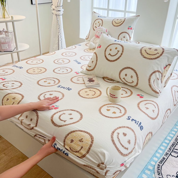 91家纺网 家纺一手货源 找家纺 鼎丰家纺 2025新款90克超柔软糯印花单床笠系列 开心笑脸