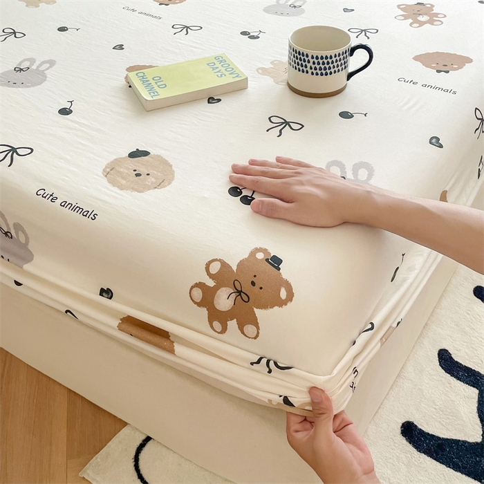 91家纺网 家纺一手货源 找家纺 鼎丰家纺 2025新款90克超柔软糯印花单床笠系列 复古小熊